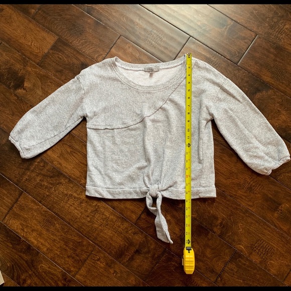 Grey and Gray Knotted Sweatshirt‎ - Picture 4 of 6